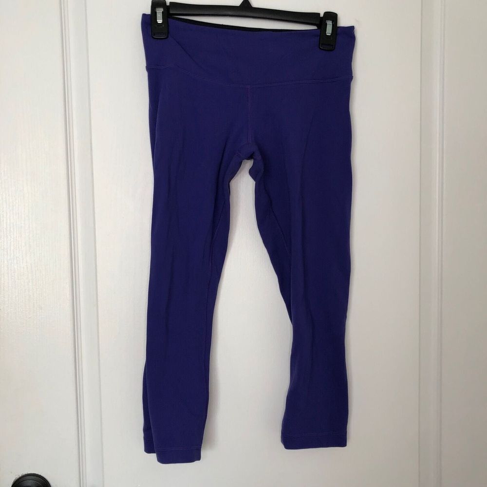 Lululemon Purple Cropped Leggings Mid Rise Athletic Capri Pants Womens Size 6